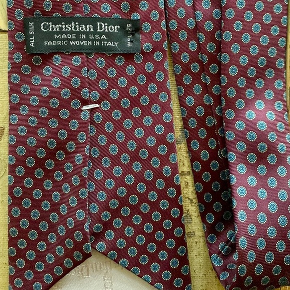 CHRISTIAN DIOR DESIGNER TIE 100% SILK RED PATTERN NECKTIE MENS SZ REG OS VINTAGE